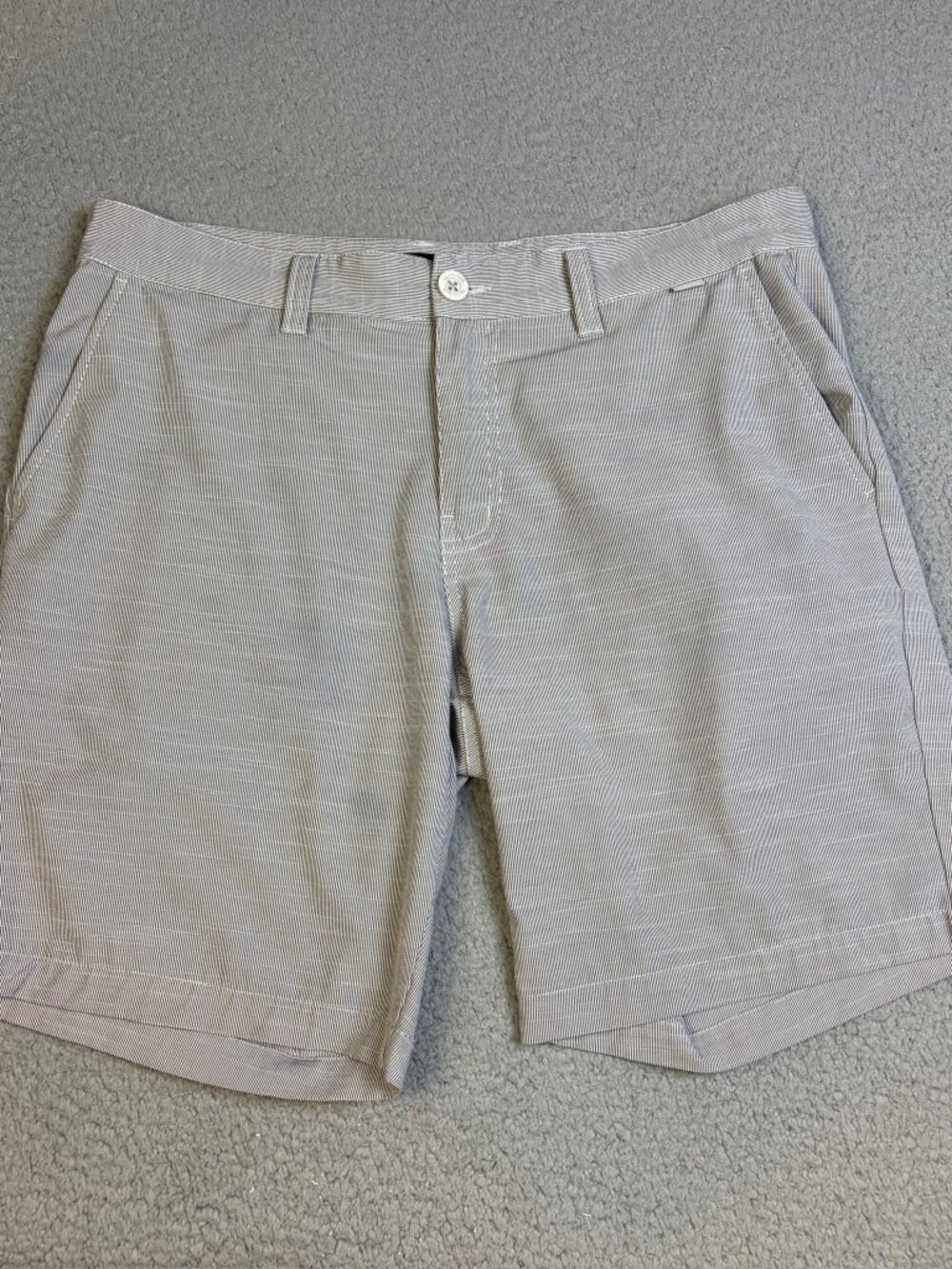 Travis Mathew Shorts Mens 34 Gray Pin Stripe Stretch Golf Performance Casual